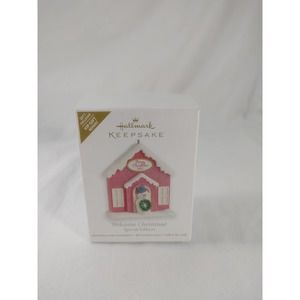 2011 Hallmark Keepsake Welcome Christmas VIP Gift Ornamnet